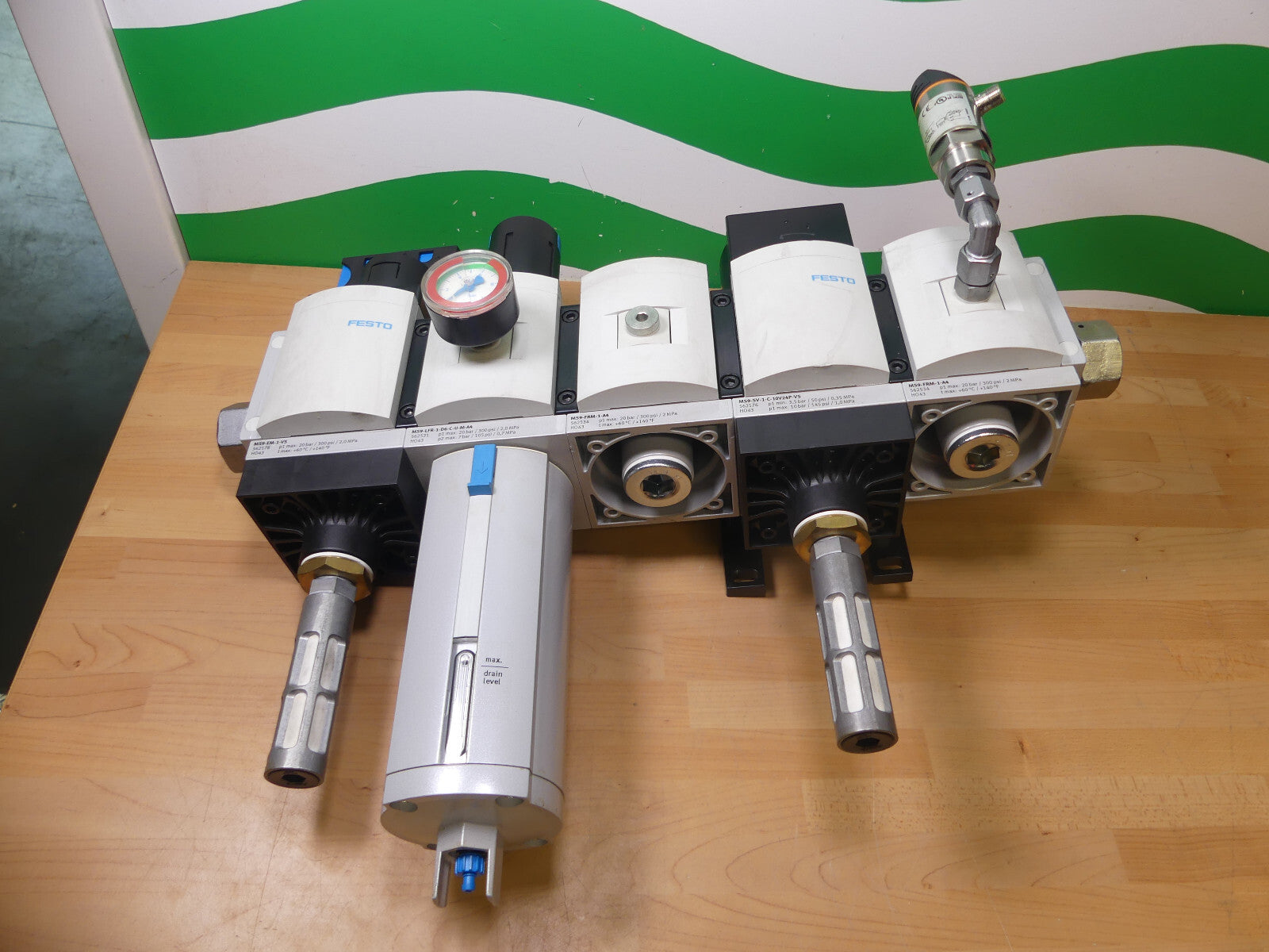 FESTO MS9-EM-1-VS+LFR-1-D6-C-U-M-A4+FRM-1-A4+SV-1-C-10V24P+FRM-1-A4 s.Bilder