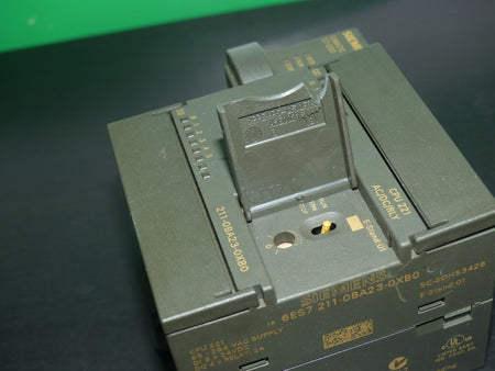 Siemens 6ES7 211-0BA23-0XB0 (Deckel beschädigt) S. Bilder