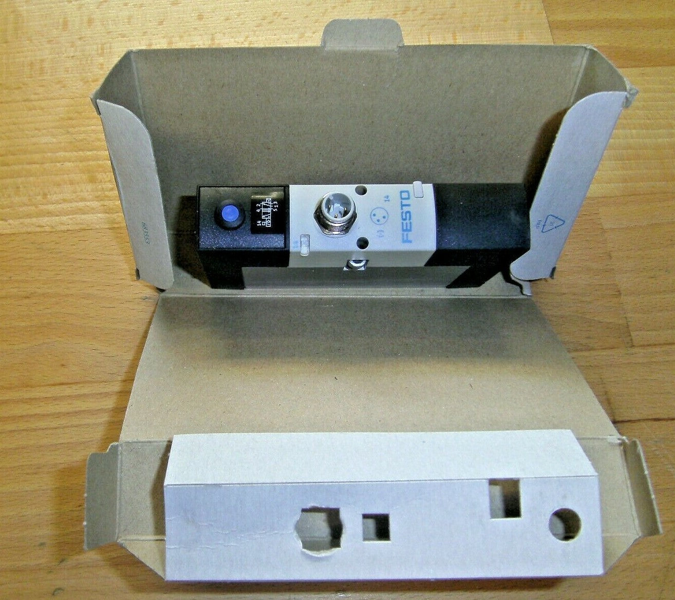 Festo Magnetventil 534548 VSVA-B-D52-AH-A1-1R5L OVP