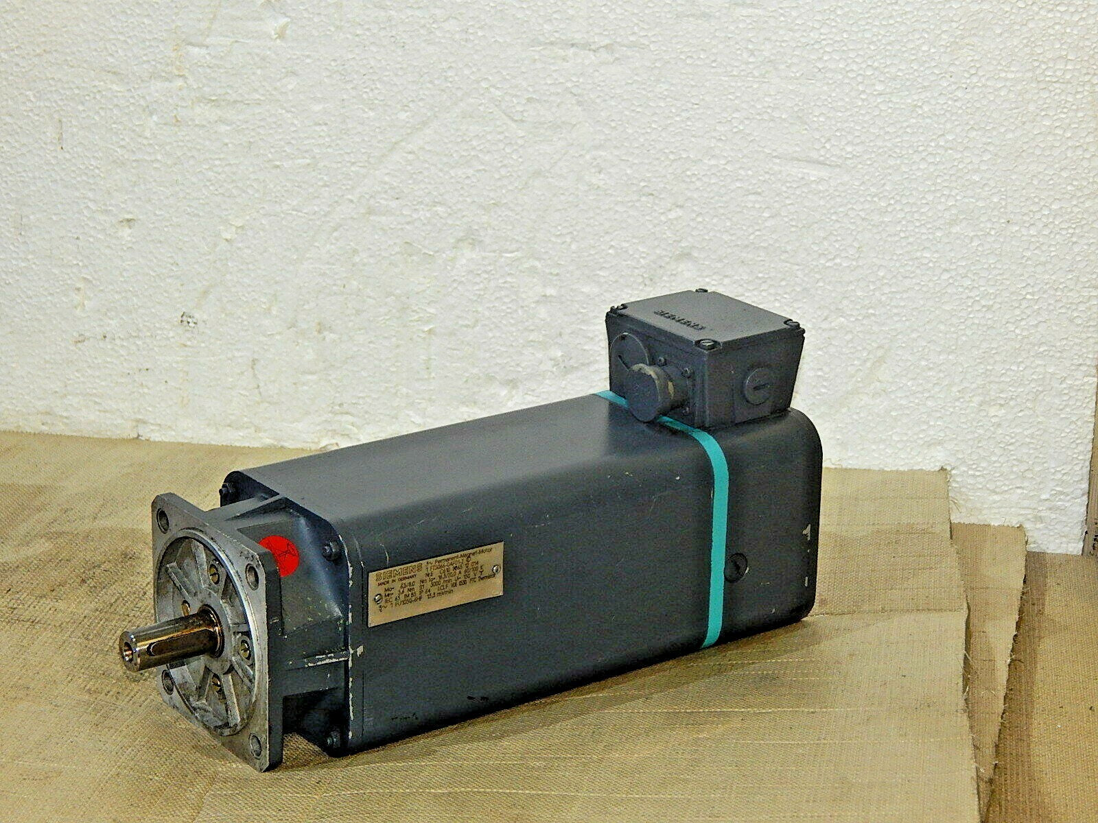  Siemens 1FT5066-0AF01-2   Permanent Magnet Motor 