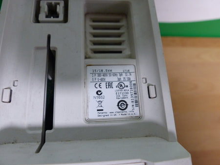 Nidec CONTROL TECHNIQUES UNIDRIVE M700-064 00350A 18.5kW  onhe deckel s.Bilder
