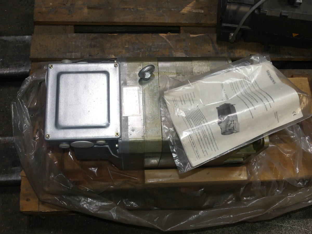 SIEMENS  3-Mot  1PA6133-4HF02-0CC0 .1PA61334HF02-0CC0