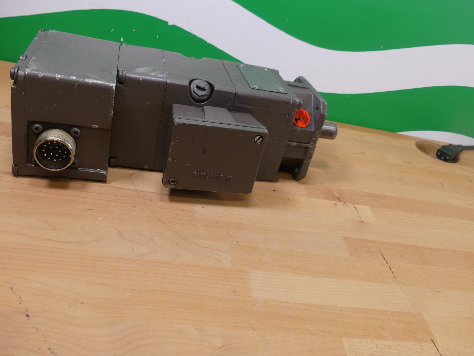 Siemens Permanent Magnet Motor 1HU5040-0AC01-Z    1HU5 040-0AC01-Z