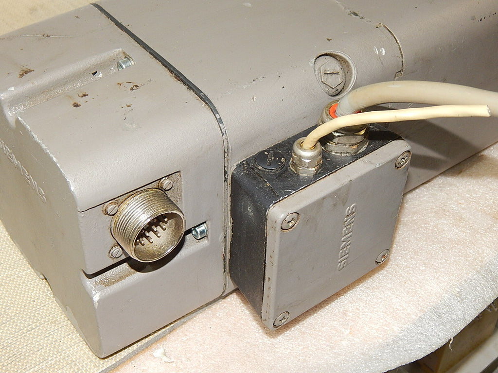 Siemens Permanent-Magnet-Servomotor  1HU3076-0AC01 Used