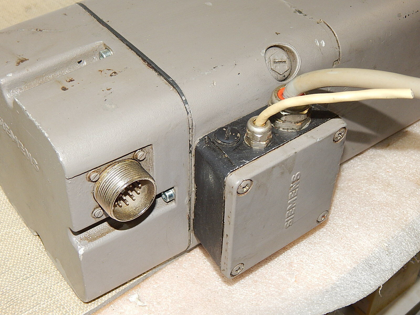 Siemens Permanent-Magnet-Servomotor  1HU3076-0AC01 Used