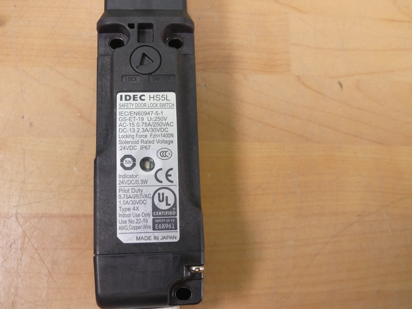 IDEC Electromagnetic Safety Switch HS5L-XD7Y4M