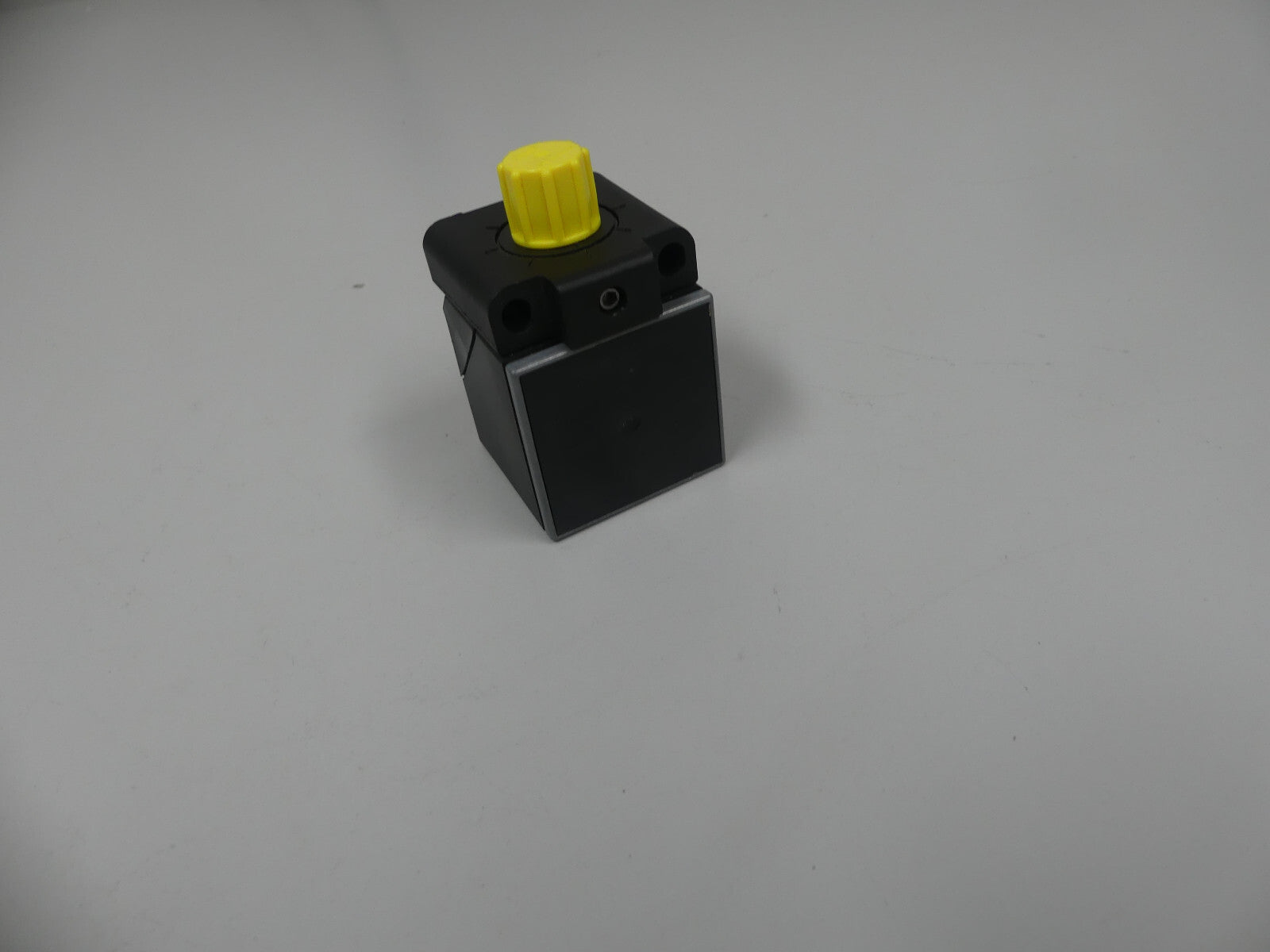 Balluff BES0216