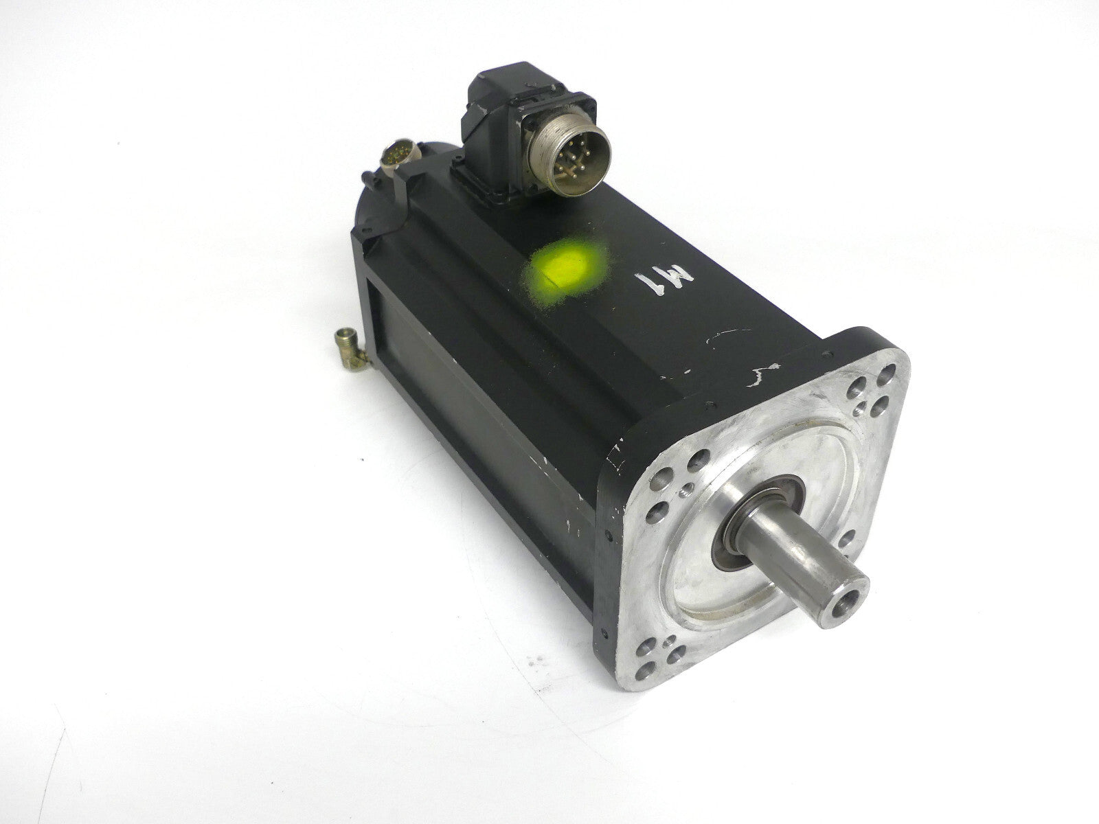  Indramat MDD093B-F-020-N2L-110GA1 Permanent Magnet Motor  used