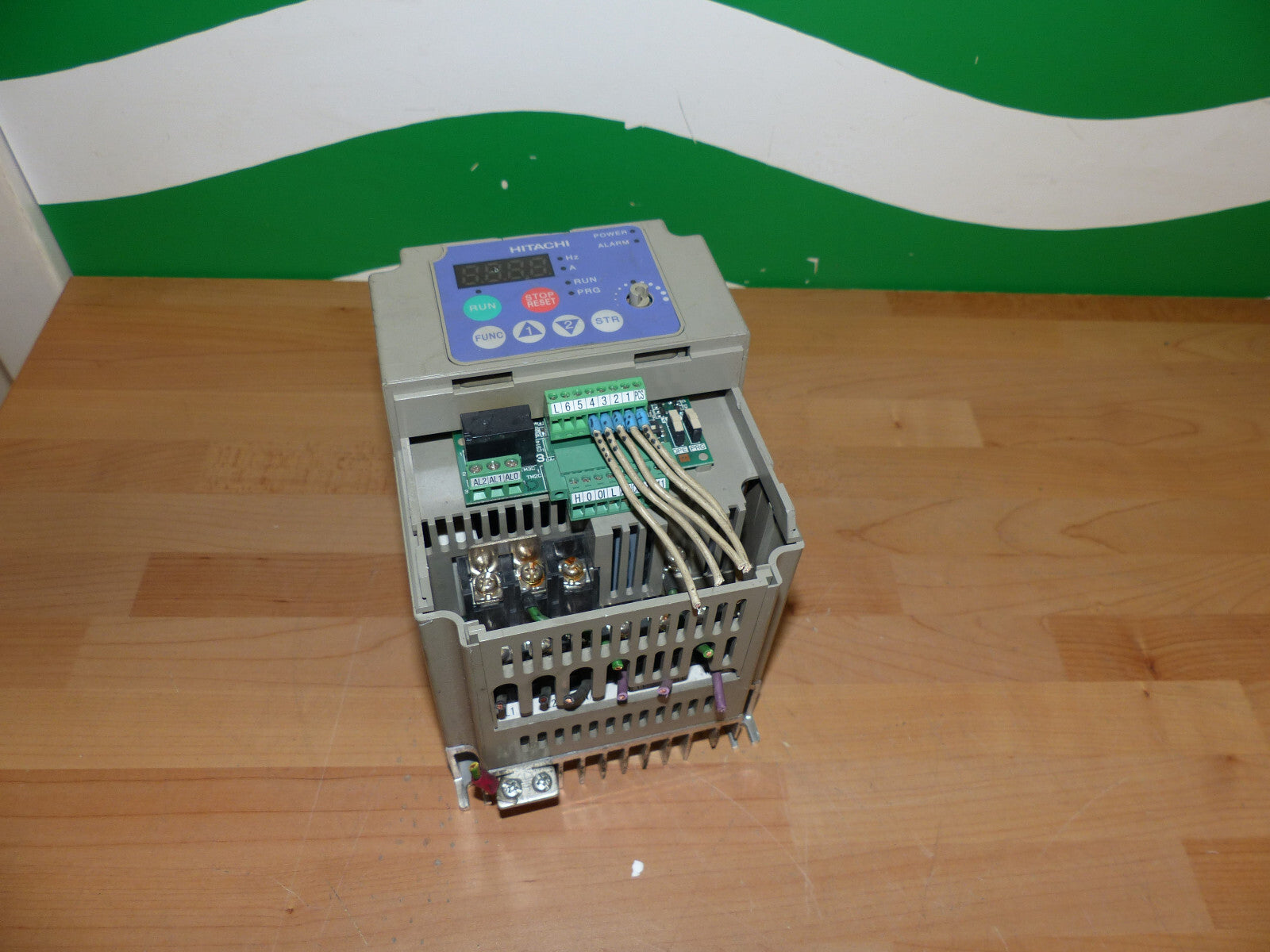 Hitachi SJ200-007NFE2 Frequenzumrichter onhe deckel  s.Bilder