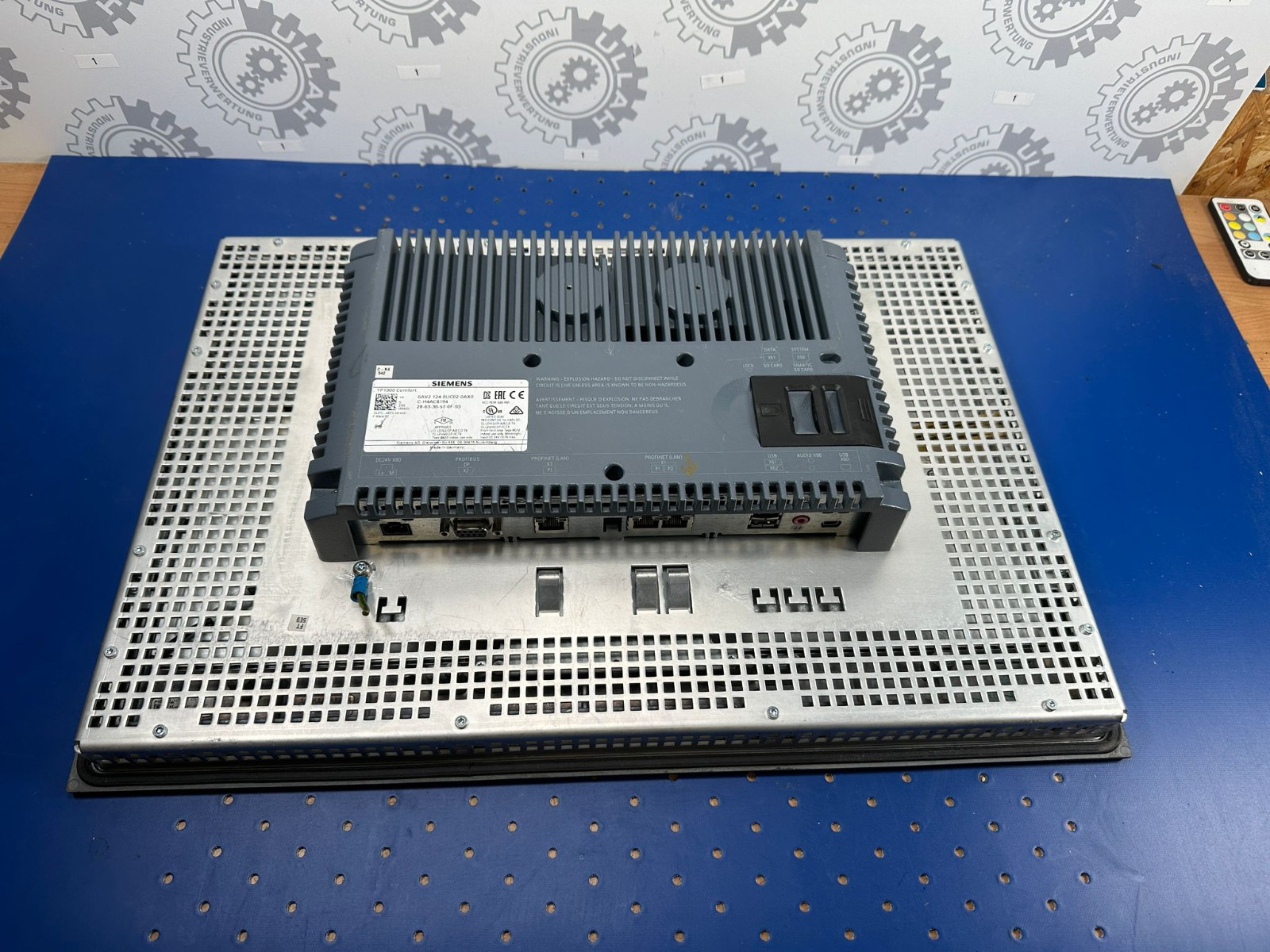 SIEMENS TP1900 6AV2124-0UC02-0AX0 6AV2 124-0UC02-0AX0 PANEL F:07