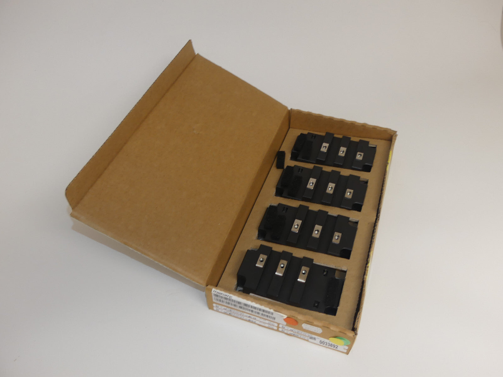 New In Box INFINEON FF200R33KF2C Power Supply Module