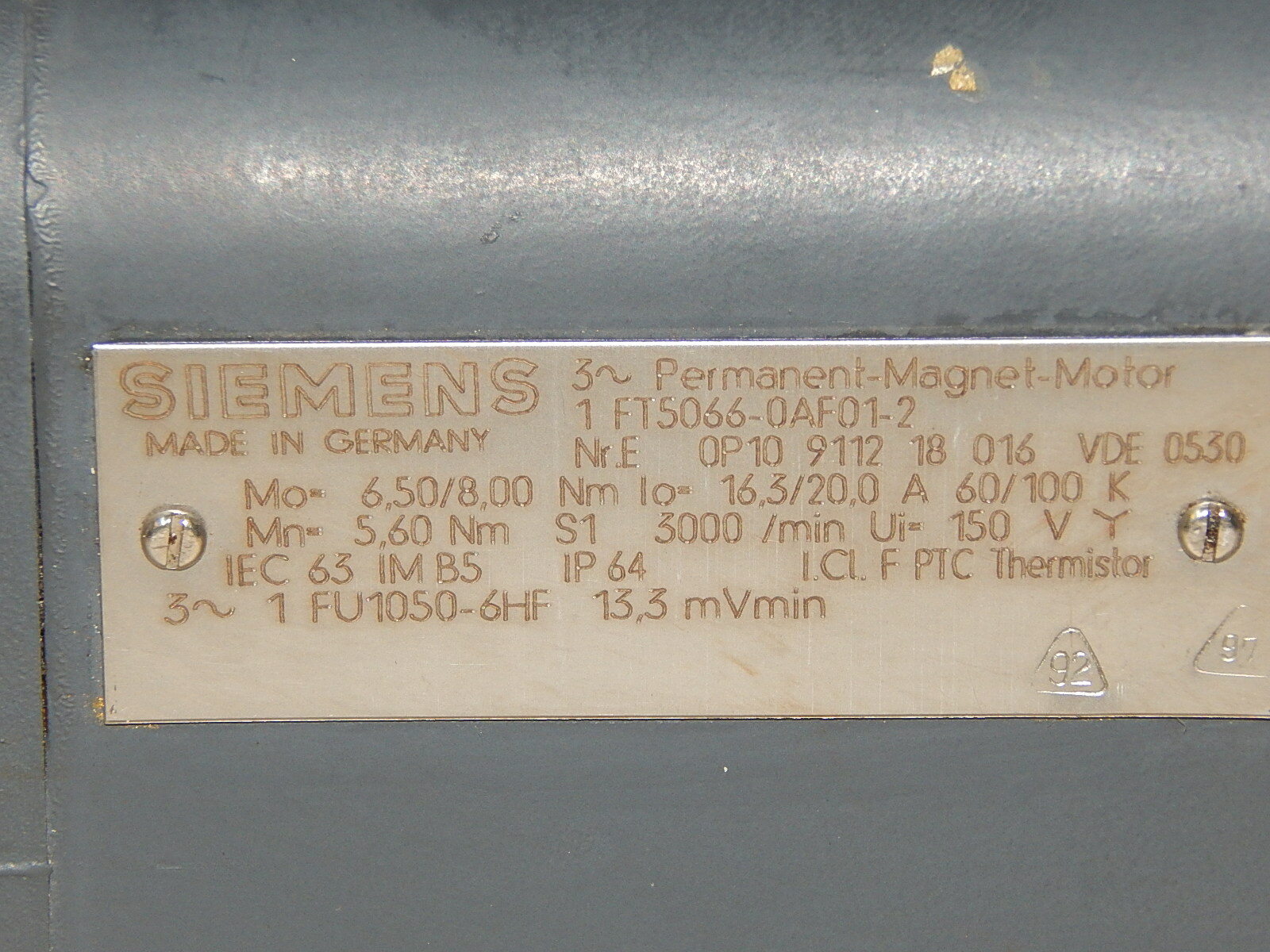 SIEMENS  3~PERMANENT MAGNET MOTOR  1FT5066 -0AF01 -2  Used