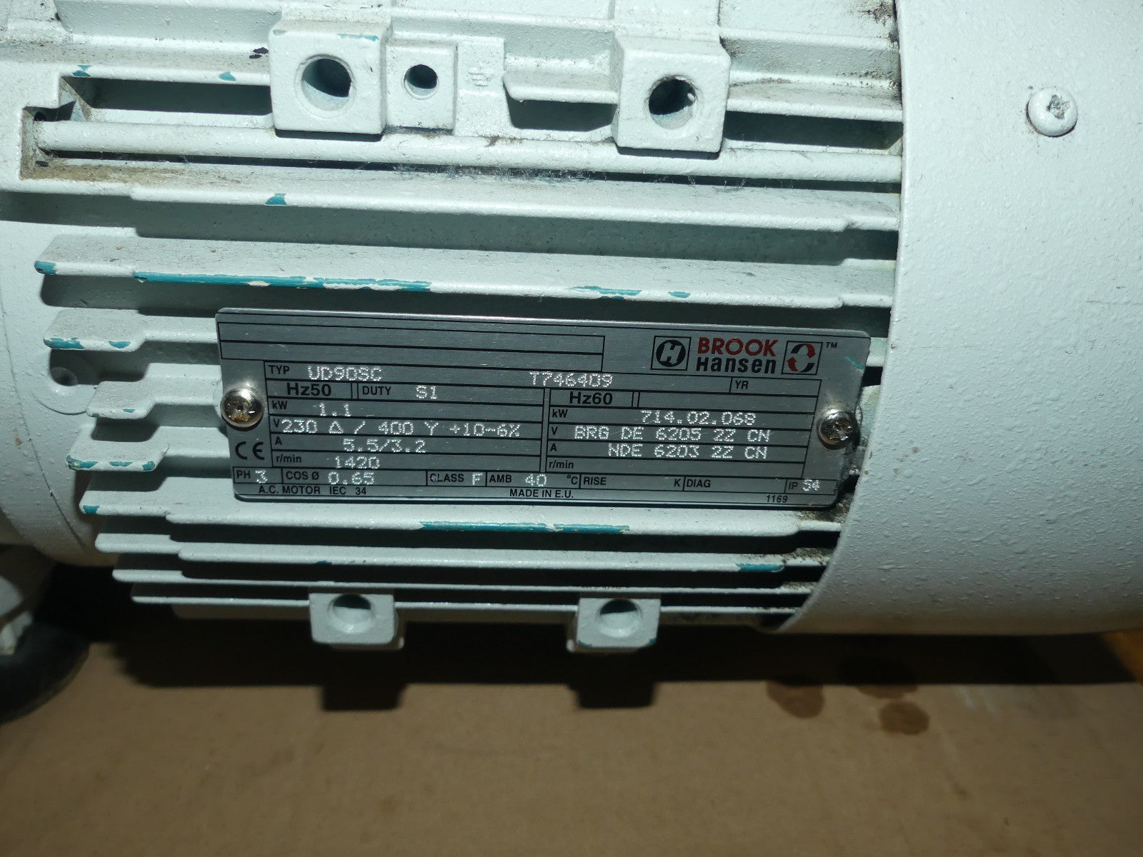 LEYBOLD VACUUM PUMP SV40