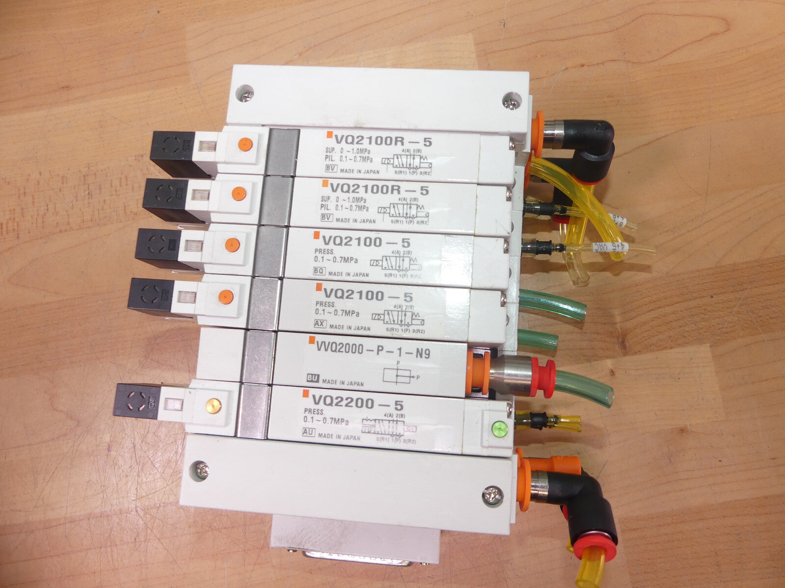 SMC 2x VQ2100R-5 + VVQ2000-P-1-N9 + VQ2200-5  2x VQ2100-5 s.Bilder