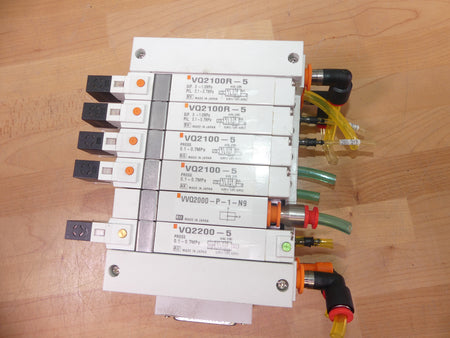 SMC 2x VQ2100R-5 + VVQ2000-P-1-N9 + VQ2200-5  2x VQ2100-5 s.Bilder