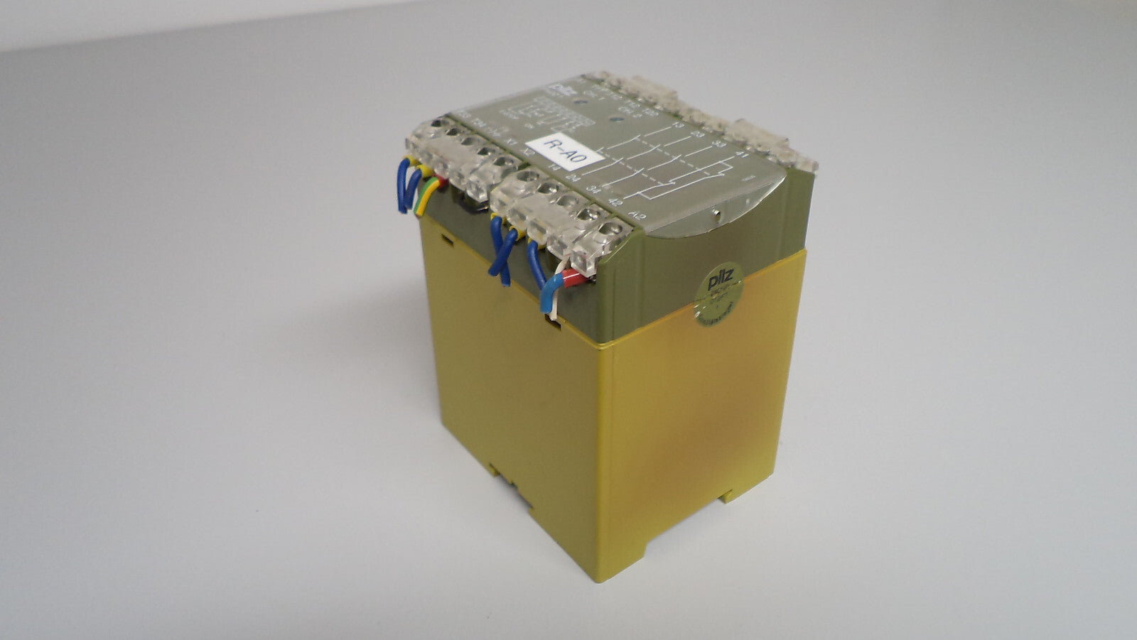 Pilz Sicherheitsschaltgerät PNOZ1 230VAC 3S1Ö  475650