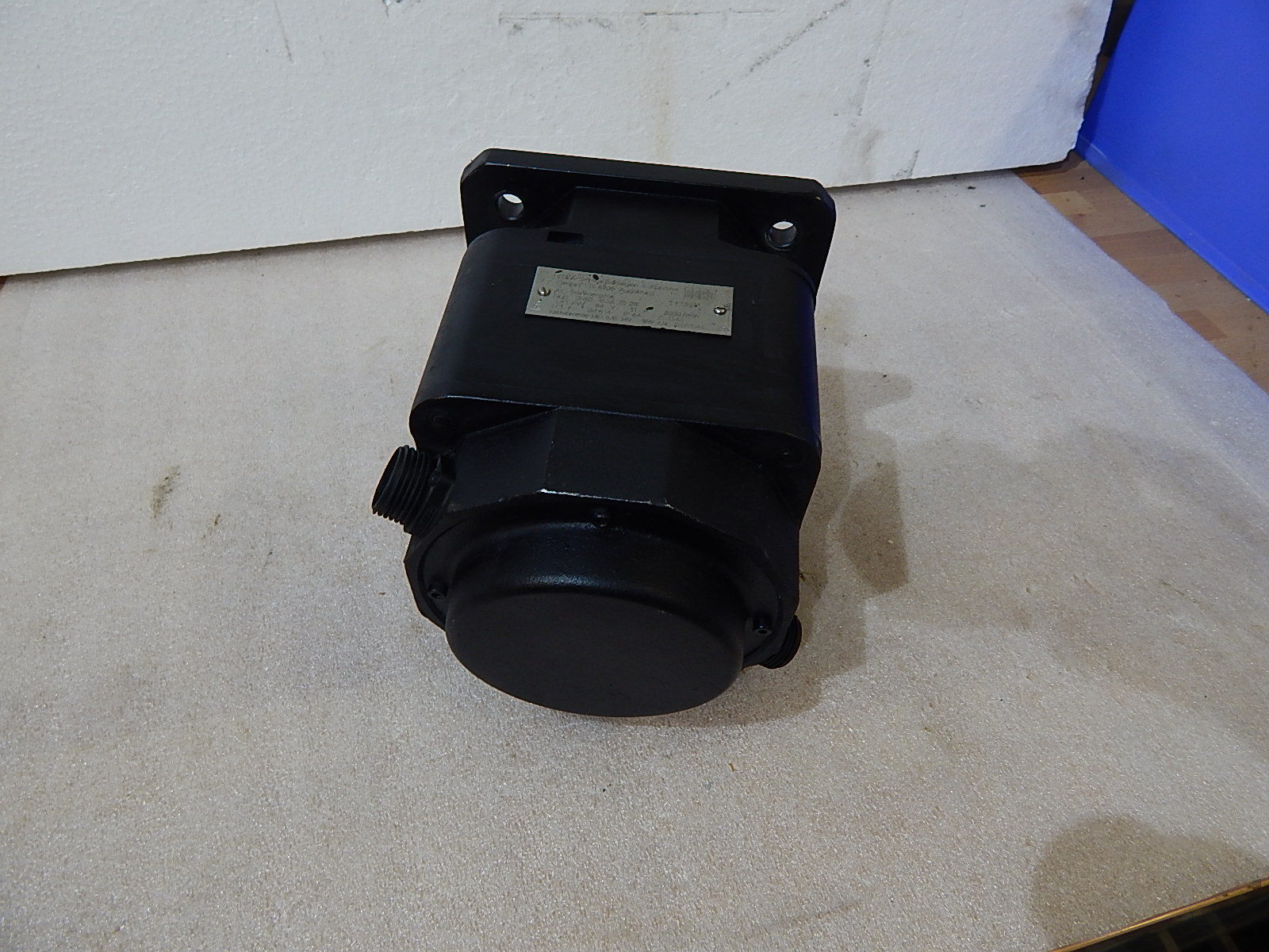 KUKA 1 FT3071 AC-Servomotor 1,41kW 84V 11A  3000/min  Used