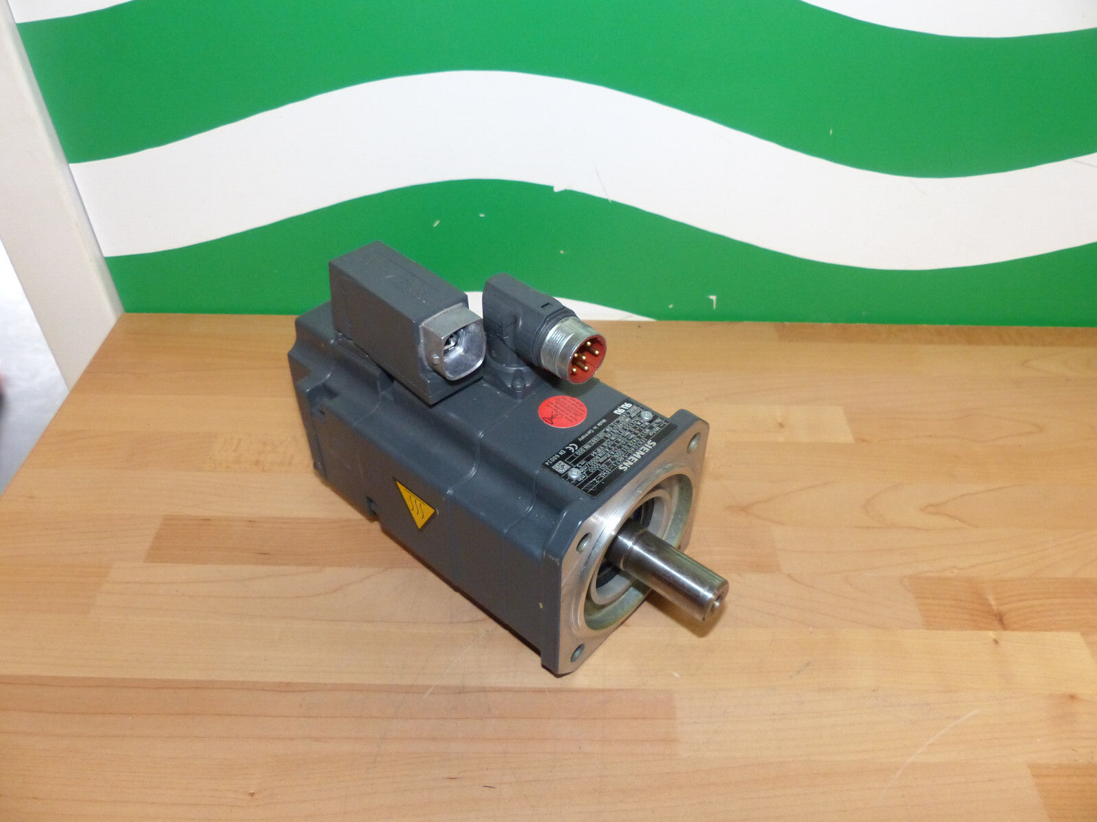 SIEMENS 1FK7040-5AK71-1FH3-Z   1FK7 0405AK711FH3Z  used s.Bilder