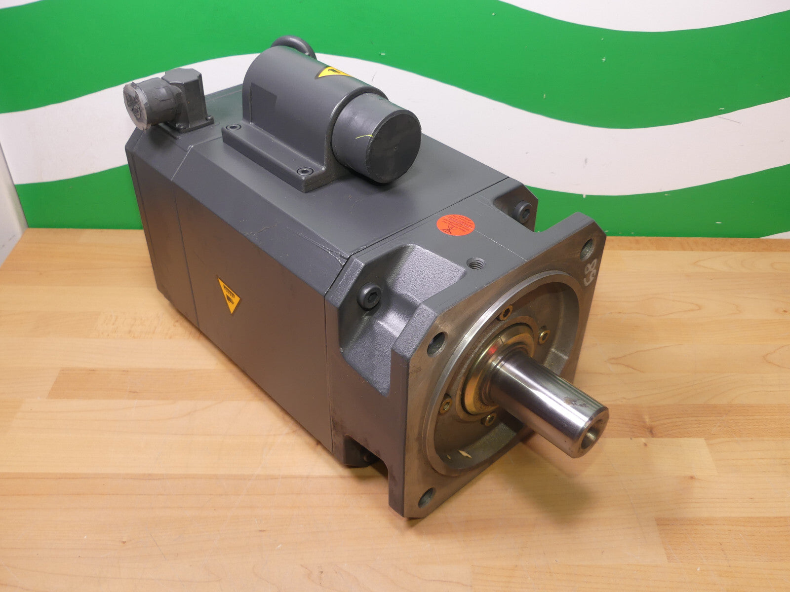 SIEMENS 3~Permanent-Magnet-Motor / 1FT6082-1AF71-1EH1 Used