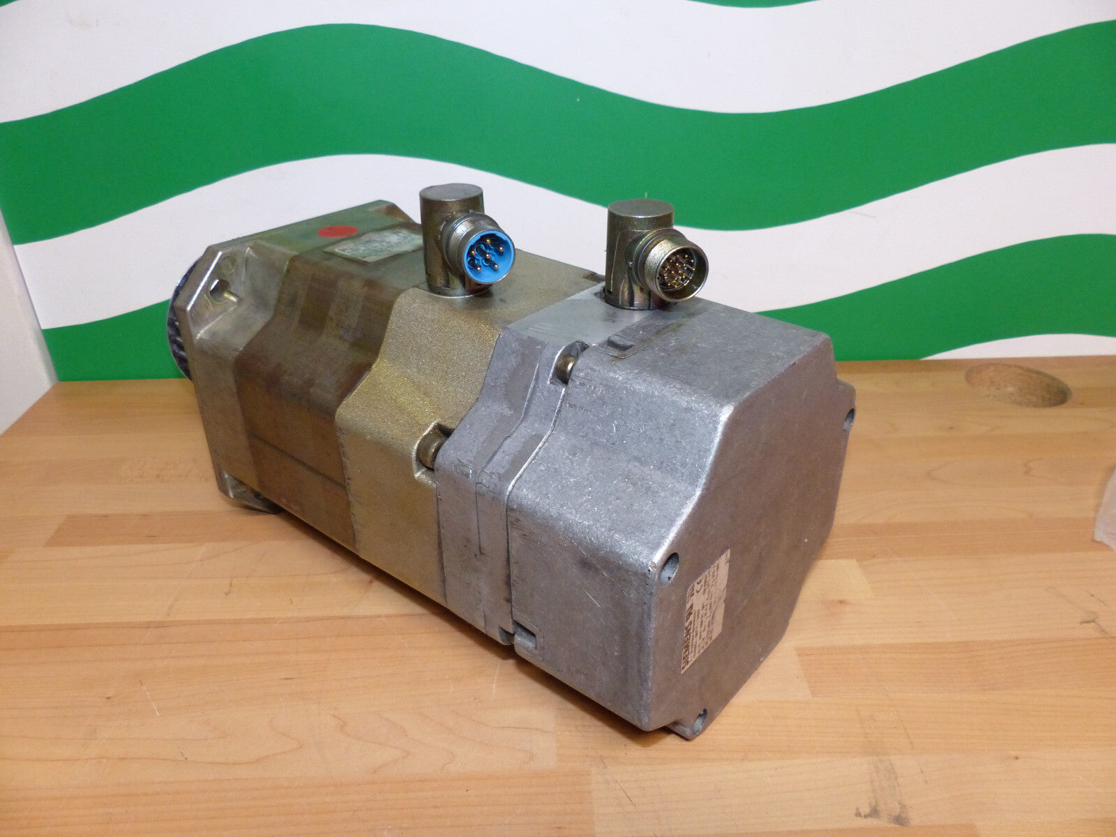 SIEMENS Servomotor 1FK6083-6AF71-1AG0  1FK60836AF711AG0 used
