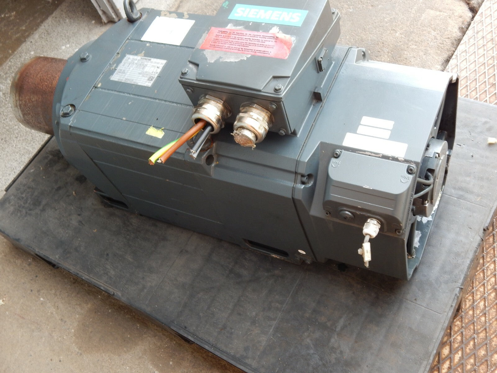  Siemens 1PH8 184-1ML001FA1-Z // 1PH8184-1ML00-1FA1-Z / 1PH8184-1ML001FA1-Z 