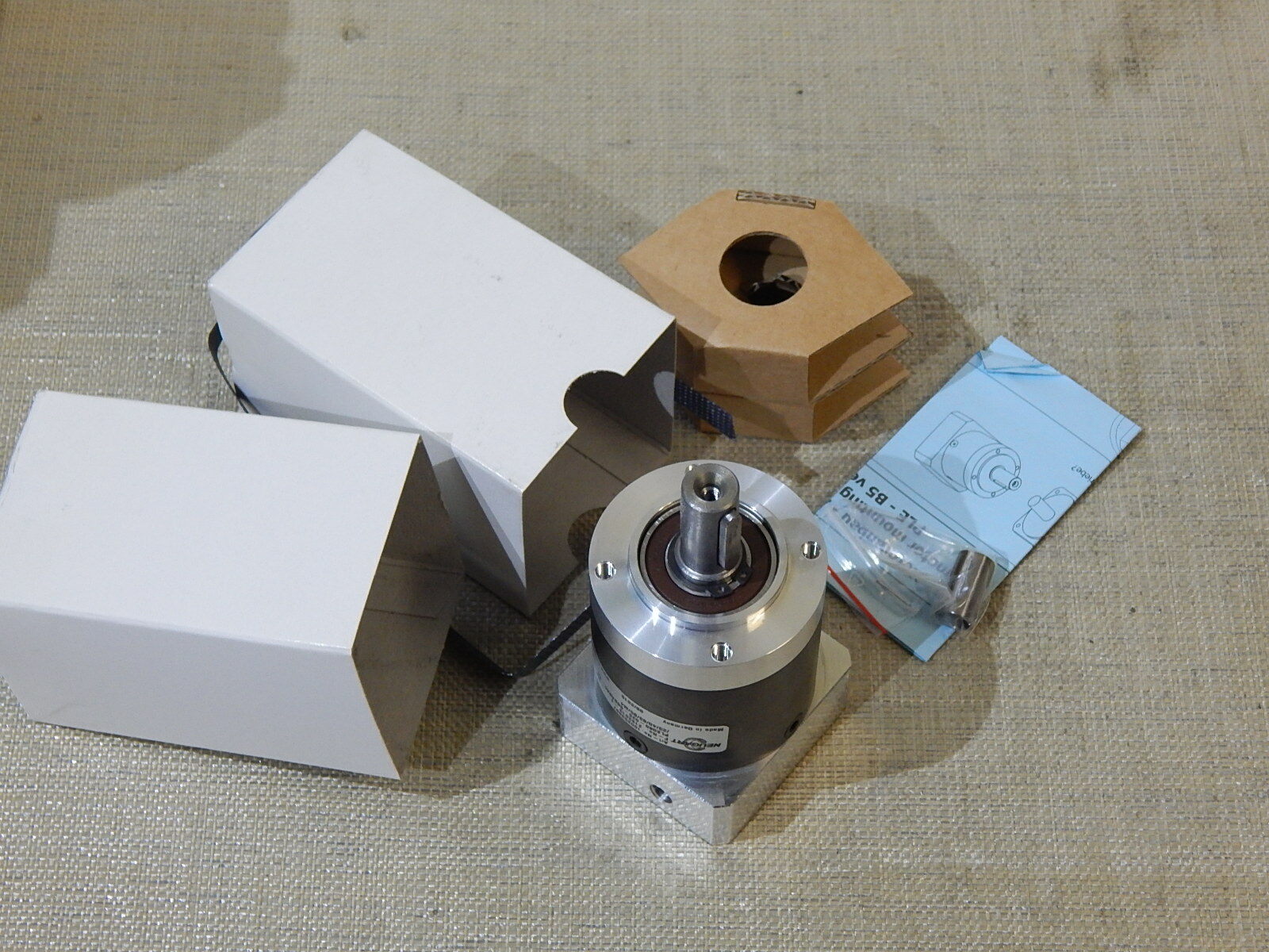 Neugart PLE 60 PLE60 i = 25   100253897 Aufsteckgetriebe  New