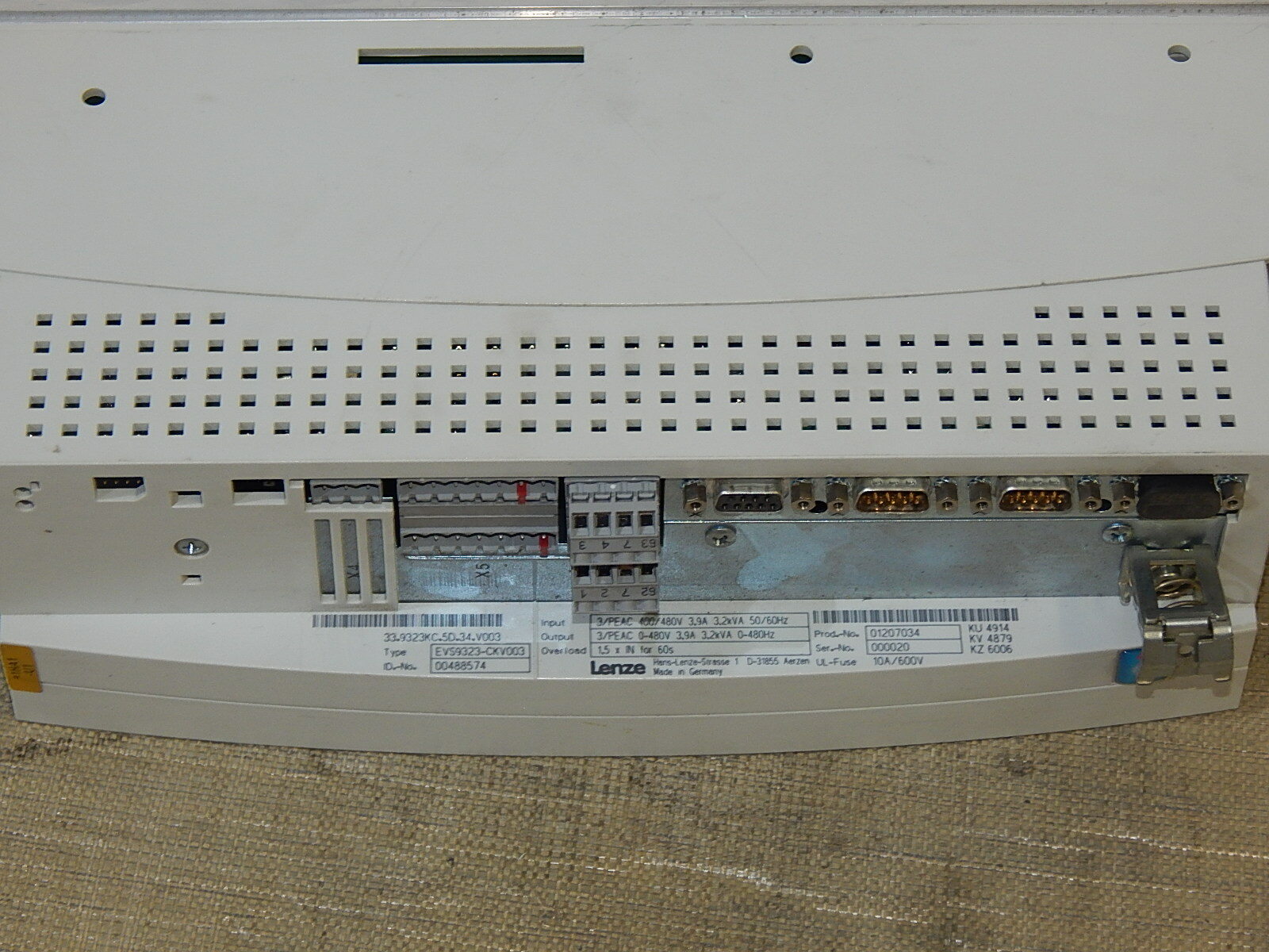 Lenze Frequenzumrichter Servoregler Positionierregler  EVS9323-CKV003 GEB