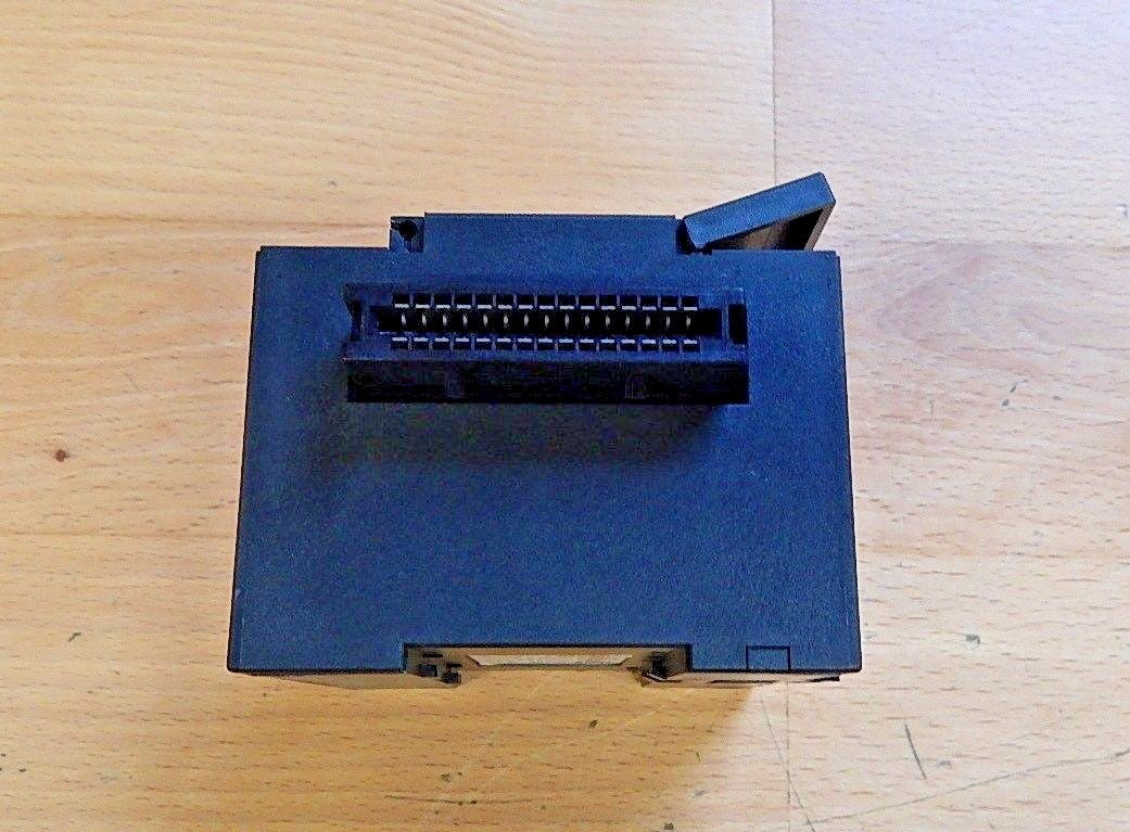 Siemens Simatic S7  6ES7 221-1BF00-0XA0