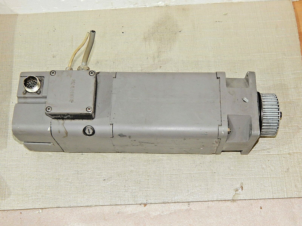 Siemens Permanent-Magnet-Servomotor  1HU3076-0AC01 Used