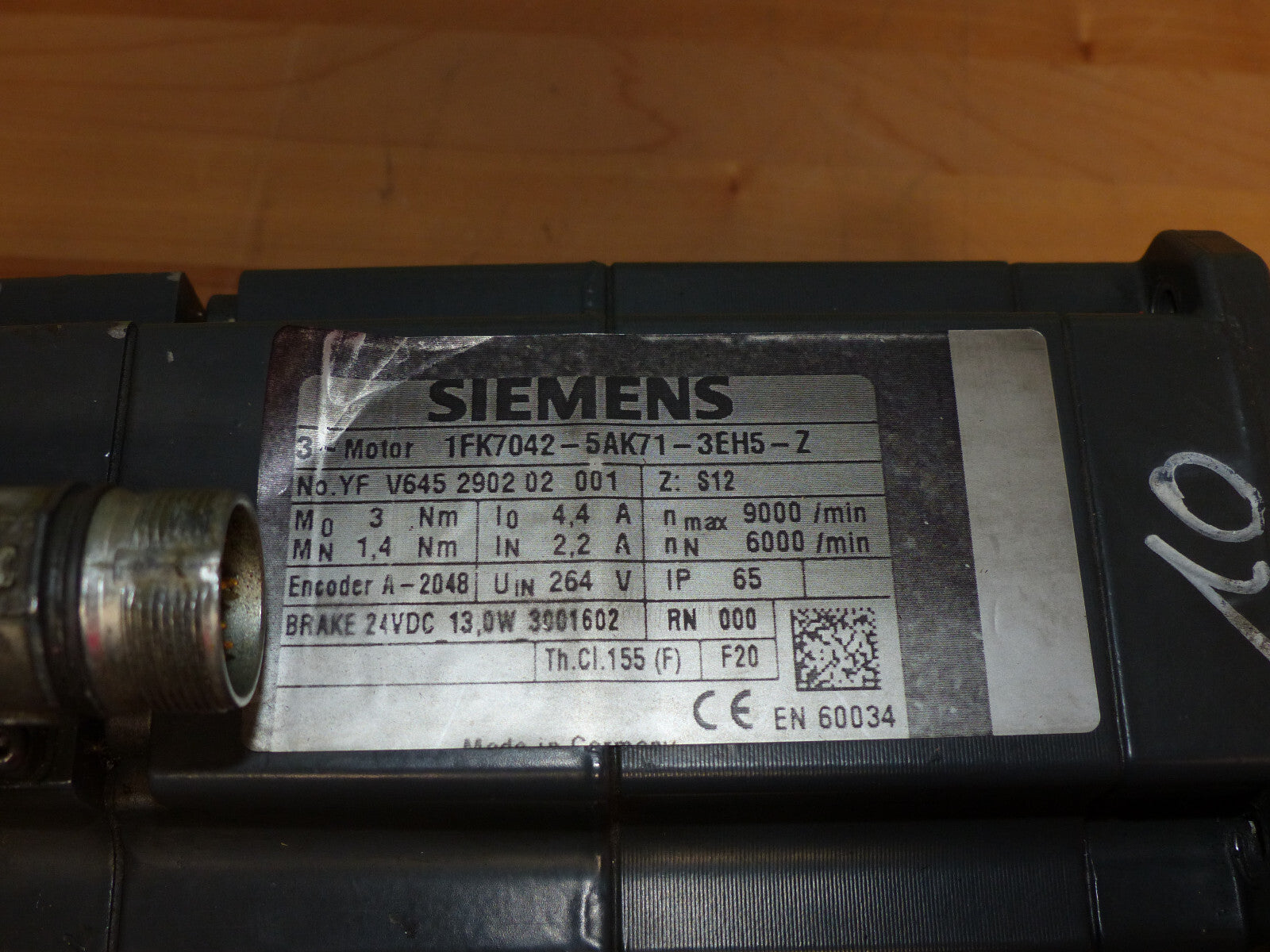 Siemens 1FK7042-5AK71-3EH5-Z  stecker leicht beschädigt  s.Bilder