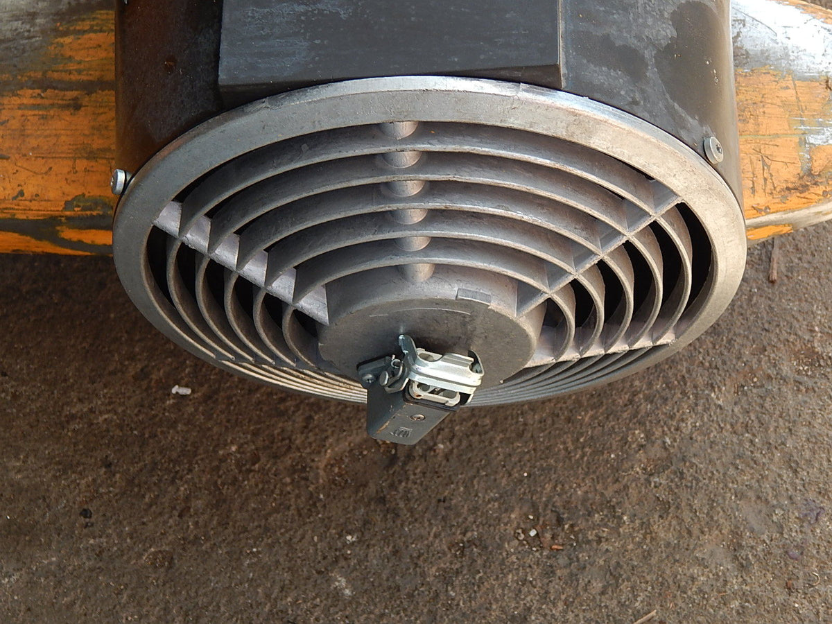 Rexroth 3-Phase Induktions Motor R911321708 MAD130C-0100-SA-M2-BG0-05-R1