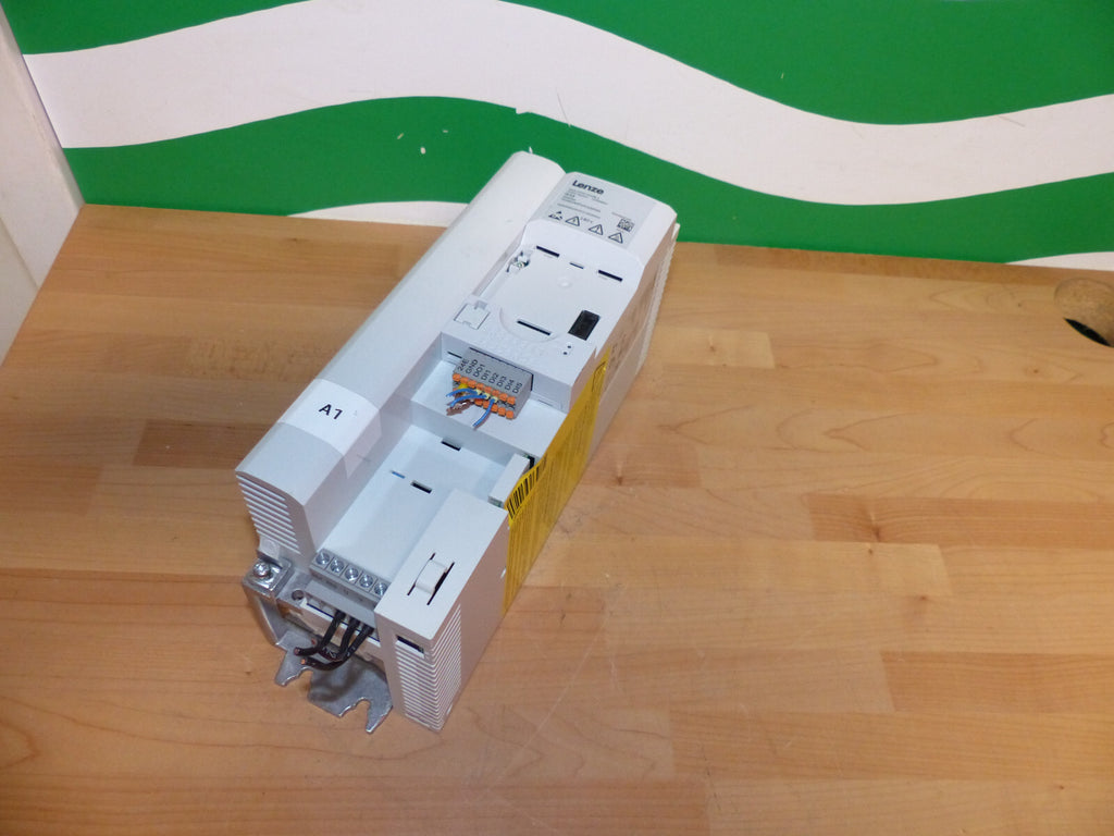 LENZE I55AE240F10V10000S mit I5MADK0000000S 5.5 kW used s.Bilder