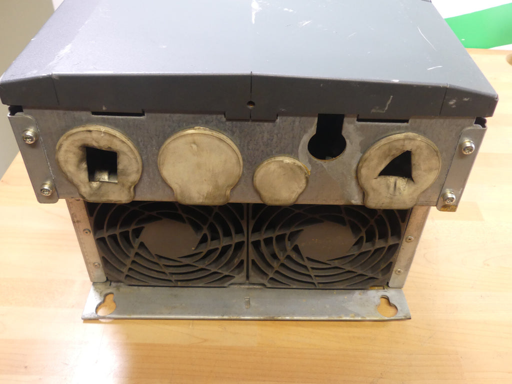 SIEMENS 6SE6440-2AD31-5DA1 6SE64402AD315DA1 MICROMASTER Defekt s.Bilder