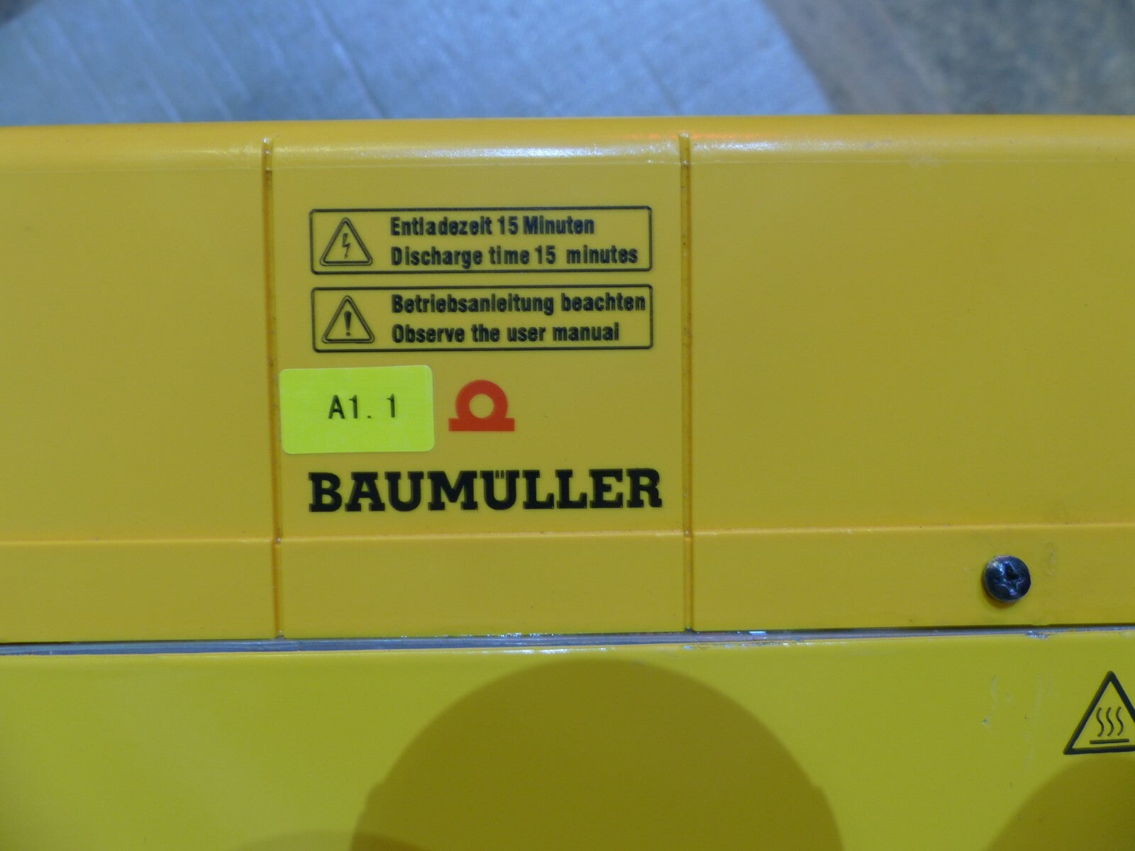 Baumüller BM5807-SG-252112-252112-282111-001-0000-0110-E80(Riss im Ecke)s.Bilder