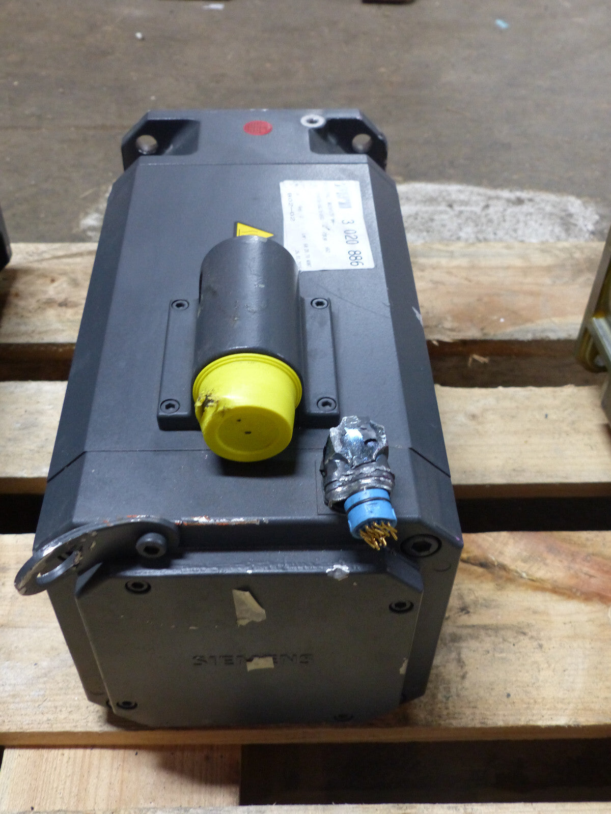 Siemens 3~Motor Typ:1FT6105-1AC71-3EG1 Leicht beschädigt s.Bilder