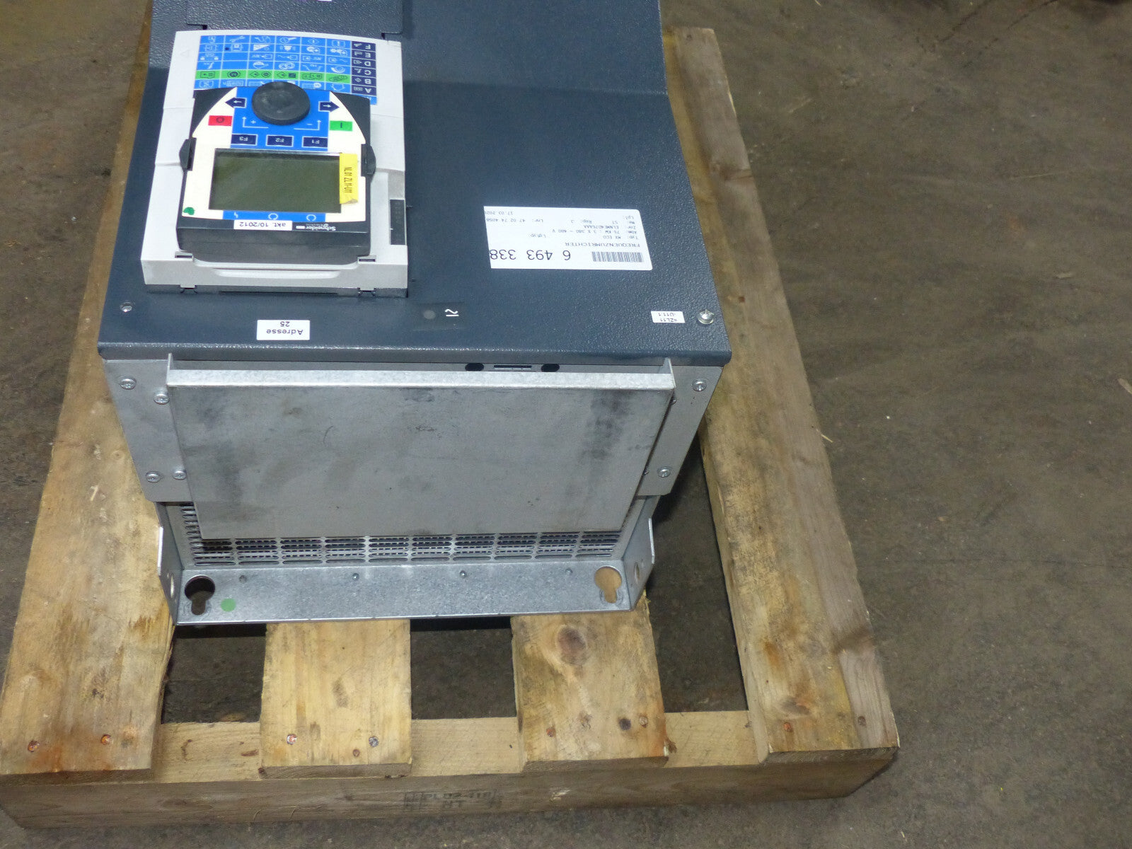 schneider pdrive mx eco 4v75 me4d75aaa inverter  75kw-111kva-100hp s.Bilder