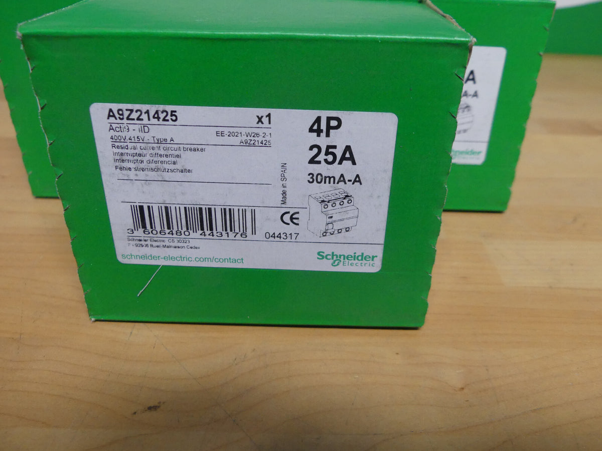 5 x Schneider Electric A9Z21425