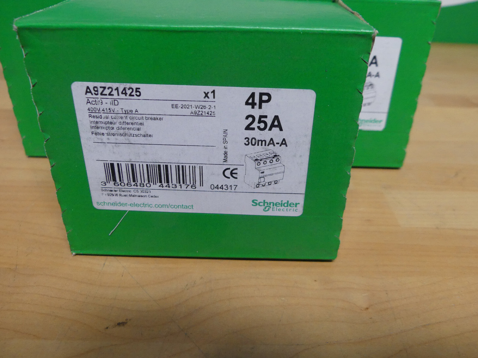 5 x Schneider Electric A9Z21425