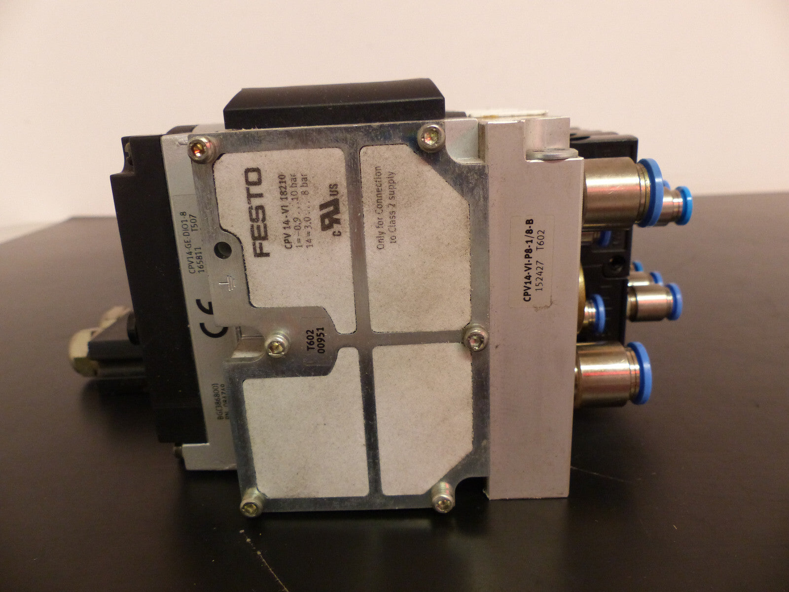 FESTO CPV 14-VI 18210 / CPV 14-GE-DIO1-8 / CPV 14-VI-P8-1/8-B /FBS-SUB-9-GS-DP-B