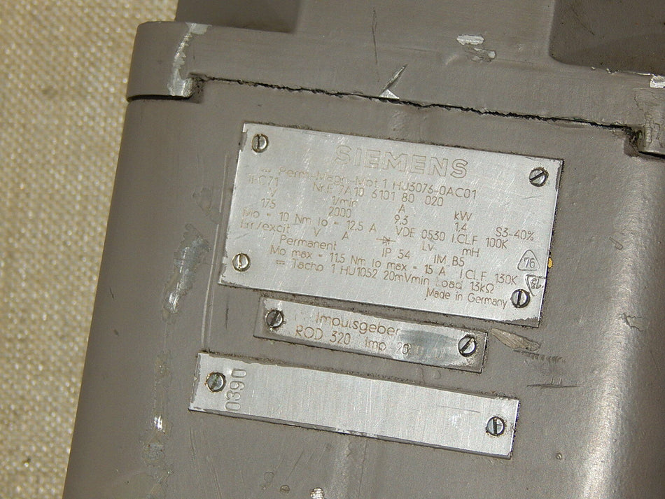 Siemens Permanent-Magnet-Servomotor  1HU3076-0AC01 Used