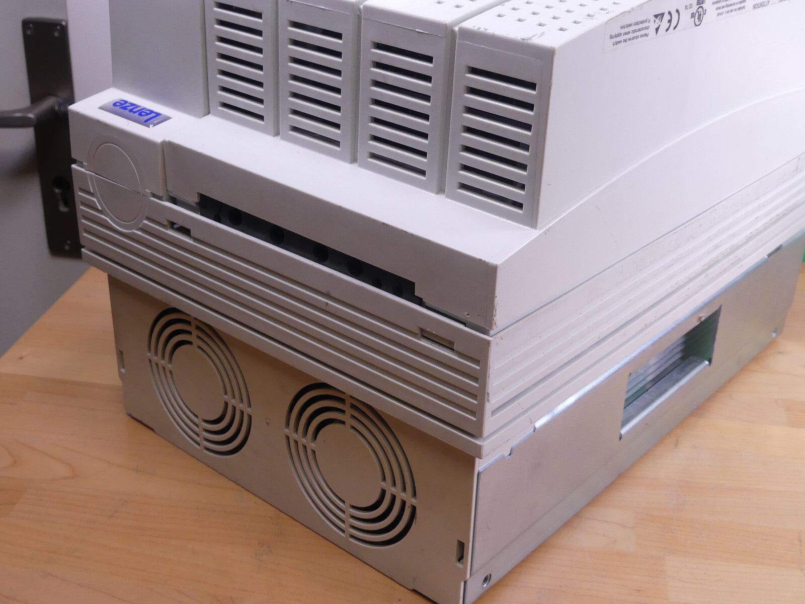 Lenze Wechselrichter EVS9329-ETV004 s.Bilder