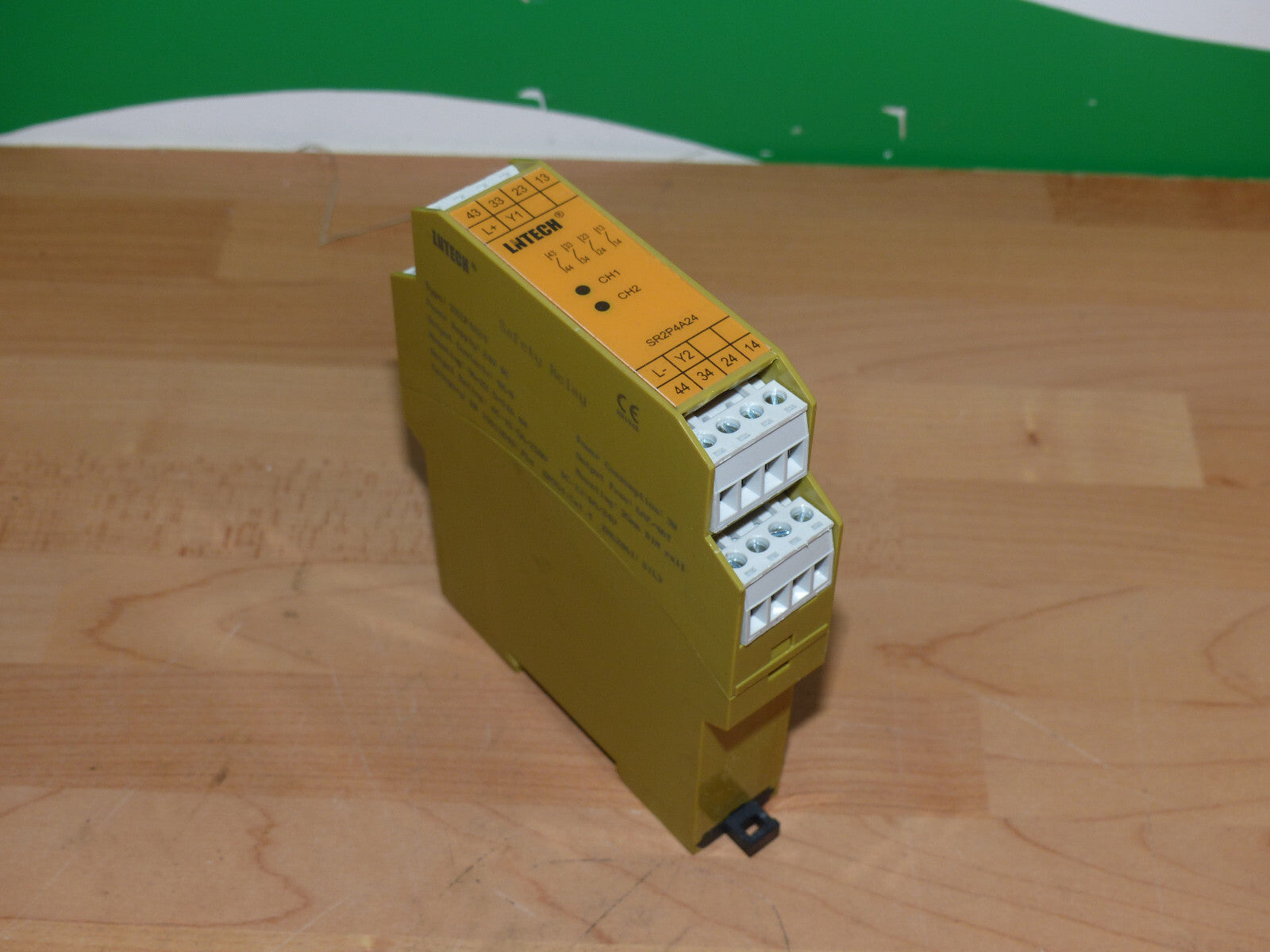 Lntech Safety Relay sr2p4a24 used