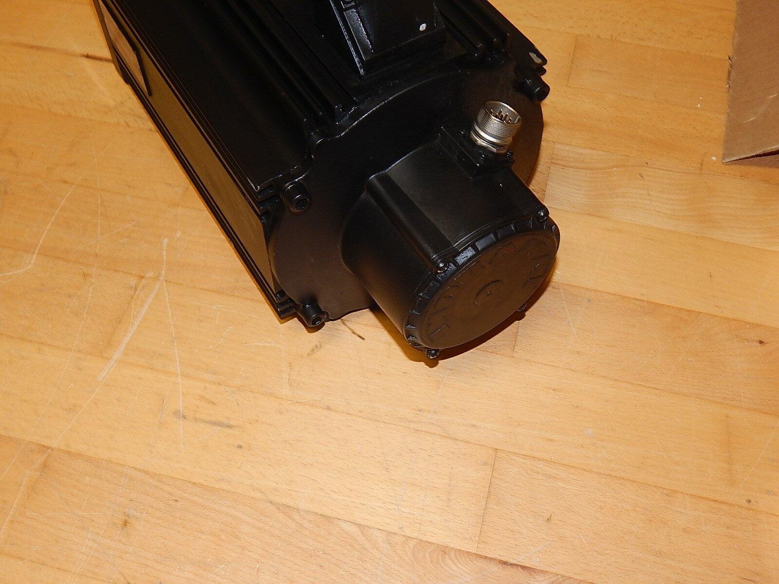 Rexroth Permanent Magnet Motor  MKD112B-048-KP1-AN Used