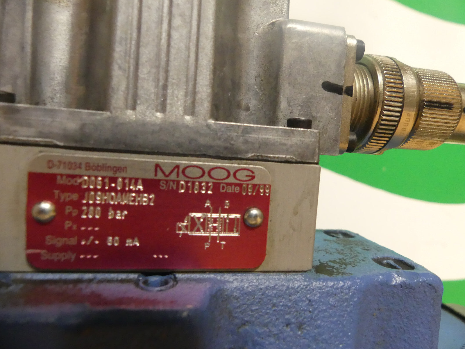 Netstal Moog Servo Ventil D061-814A J09HOAMEHB2  Mod. D662Z2705F / D02HXAMFNEA2