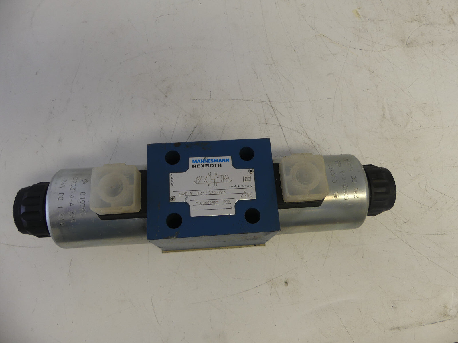 Rexroth Mannesmann 4WE 10 J32/CG24N9K4