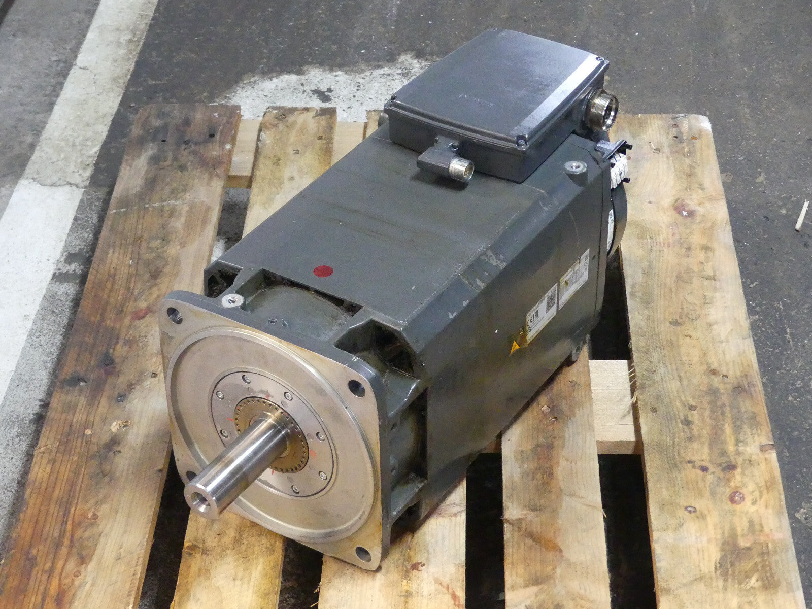 Siemens 1PH8137-1CG02-0LA2-Z (onhe deckel-beschädigt)