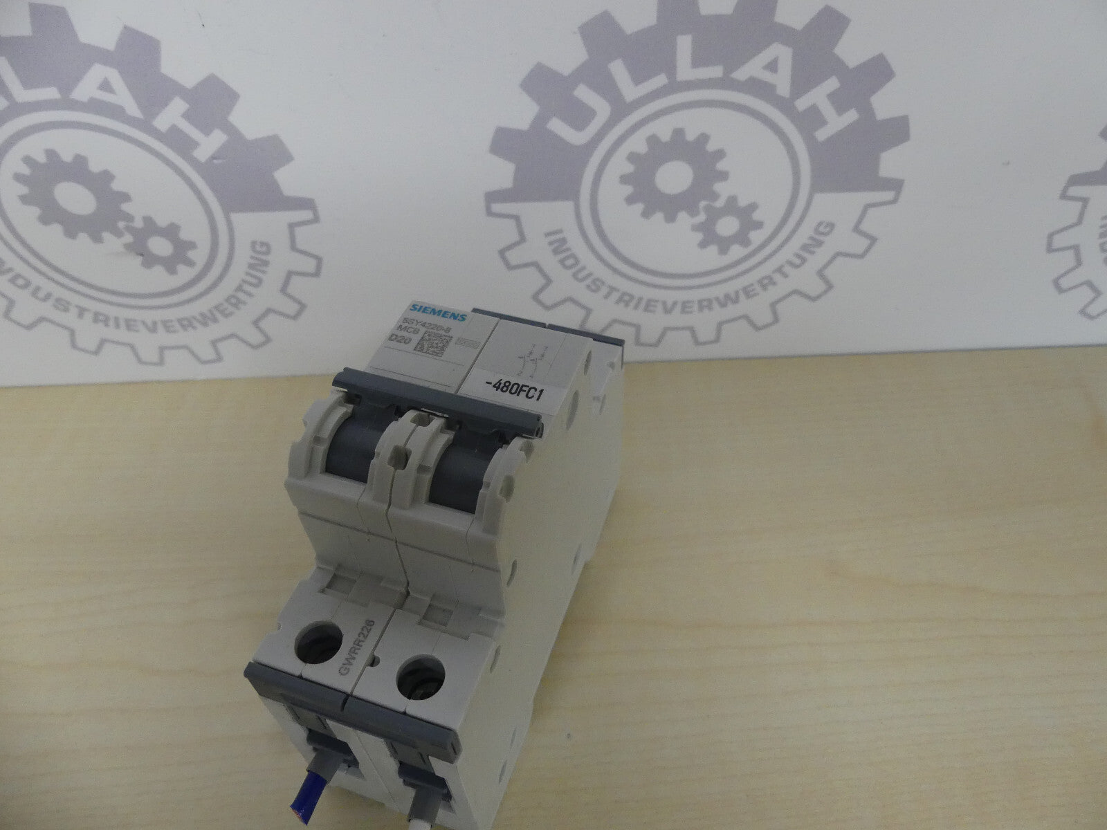SIEMENS 5SY4220-8