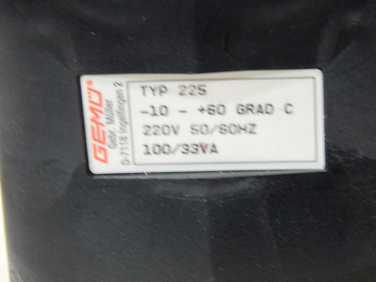 Gemü  EPDM 225   -10- +60 GRAD C Kunstoff Magnetventil  220V 50Hz/60Hz Neuwertig