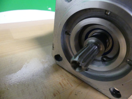 1FK7034-5AY81-1YY3-Z   SIEMENS SIMOTICS ANSCHLUSS LEICHT BESCHÄDIGT SIEHE BILDER