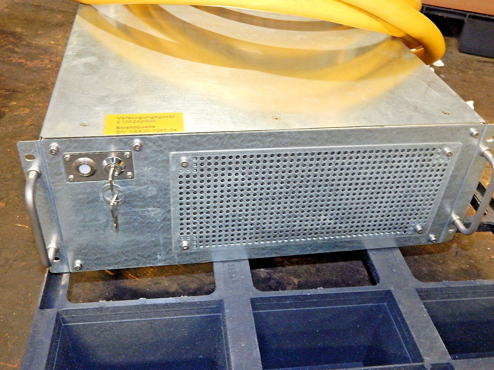 TRUMPF Laser - TruMicro 3000 1N/PE-100 240V 50/60HZ/E1052A00906 s.Bilder